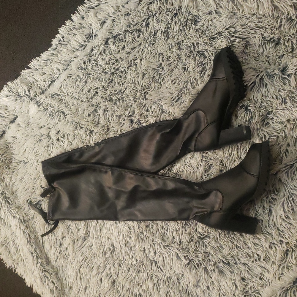 Thigh high black chunky heel boot size 8 new with out tags